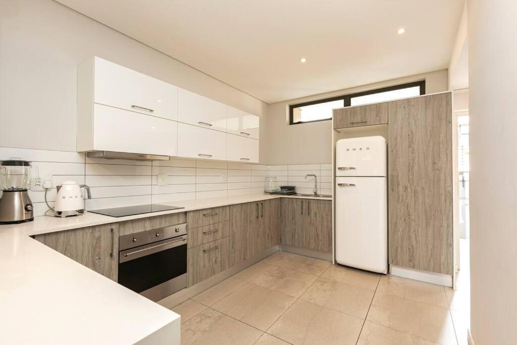 Stylish W/ Inverter 1km 2hyde Park * Johannesburg